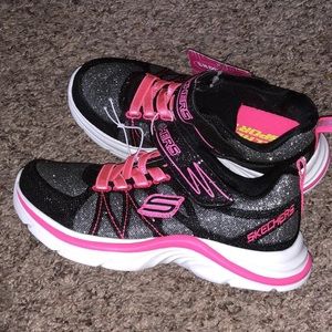 Kid’s Skechers sport tennis shoes